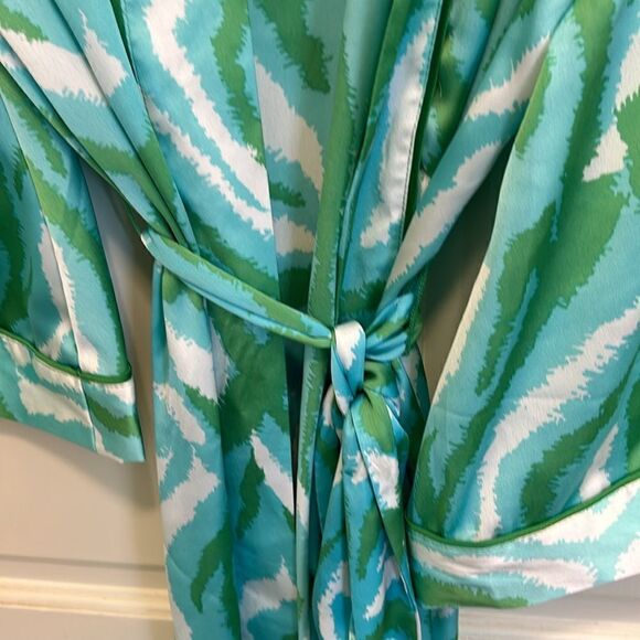 DVF Long Satin Disco 🪩 Zebra 🦓 Green Tie Robe 👘 Gorgeous! - Picture 9 of 17